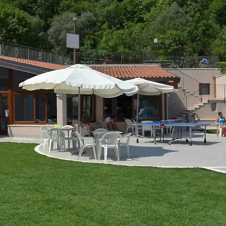Apartmán Schone Ferienwohnung Am Gardasee Mit Pool In Mieten - Nadia Tignale