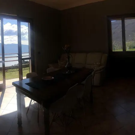 Schone Ferienwohnung Am Gardasee Mit Pool In Mieten - Nadia Apartmán