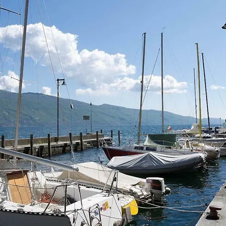 Schone Ferienwohnung Am Gardasee Mit Pool In Mieten - Nadia Apartmán