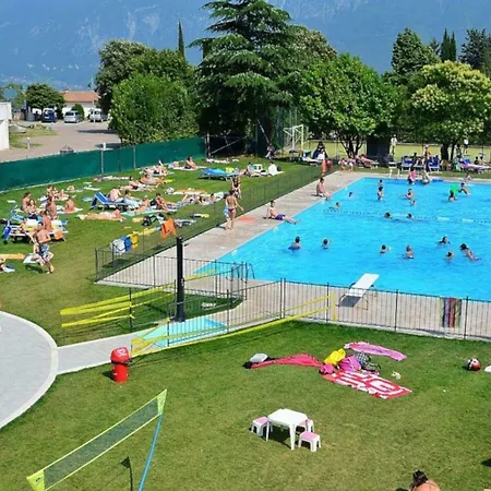Apartmán Schone Ferienwohnung Am Gardasee Mit Pool In Mieten - Nadia