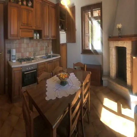 Schone Ferienwohnung Am Gardasee Mit Pool In Mieten - Nadia Apartmán
